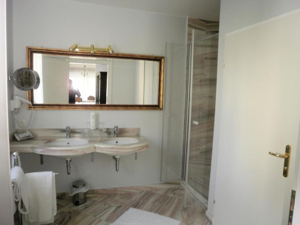 Stadtvilla Auerhahn Vöcklabruck Habitación foto